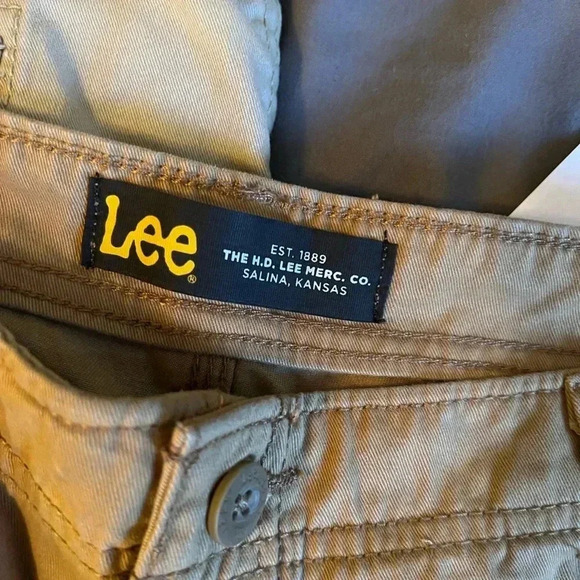 Lee cargo shorts, bundle, 2 pairs, both 36,both tan - Picture 4 of 11